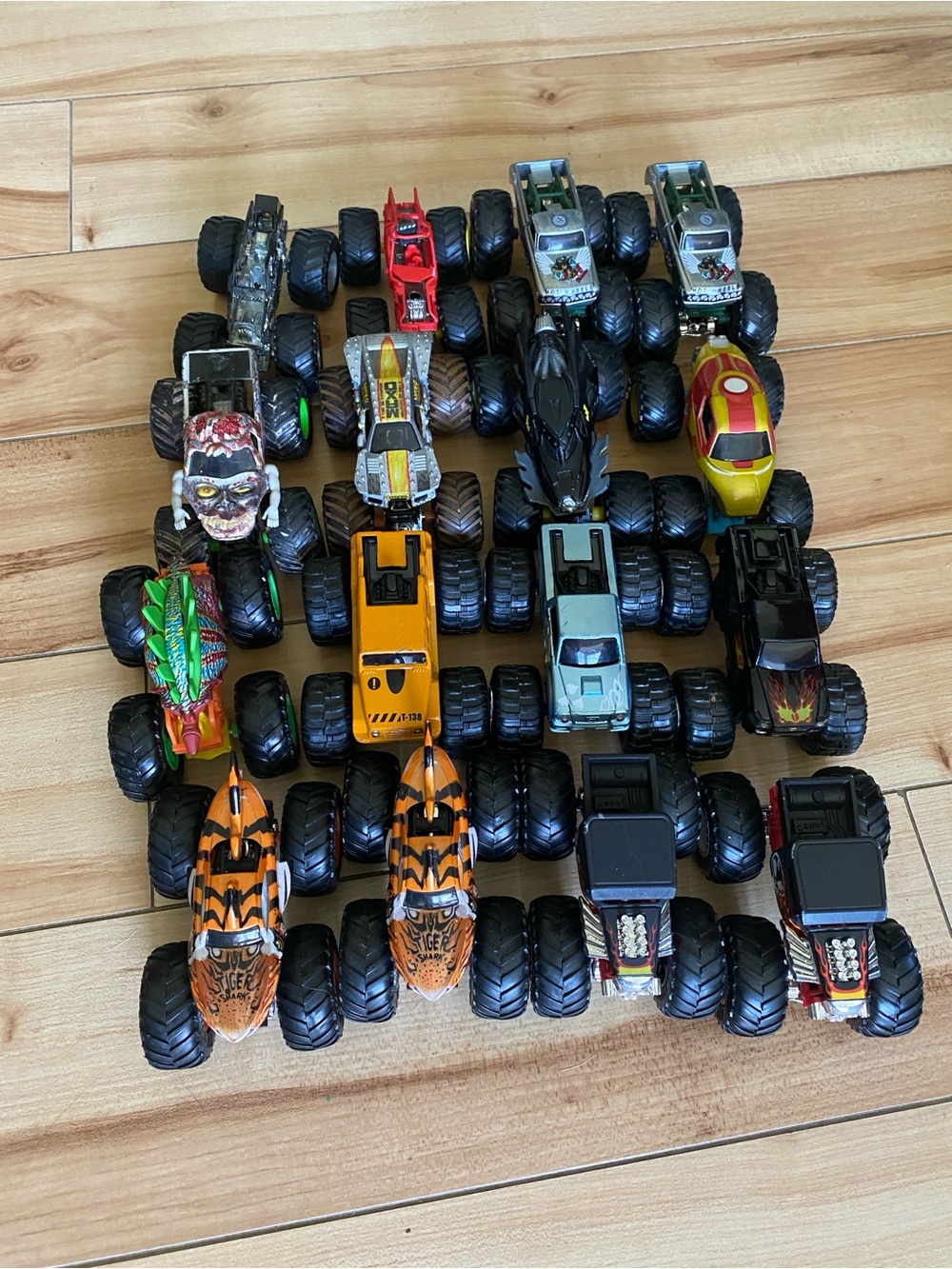 Kids monster trucks - monster jam and hot wheels 16 count 1:64 scale